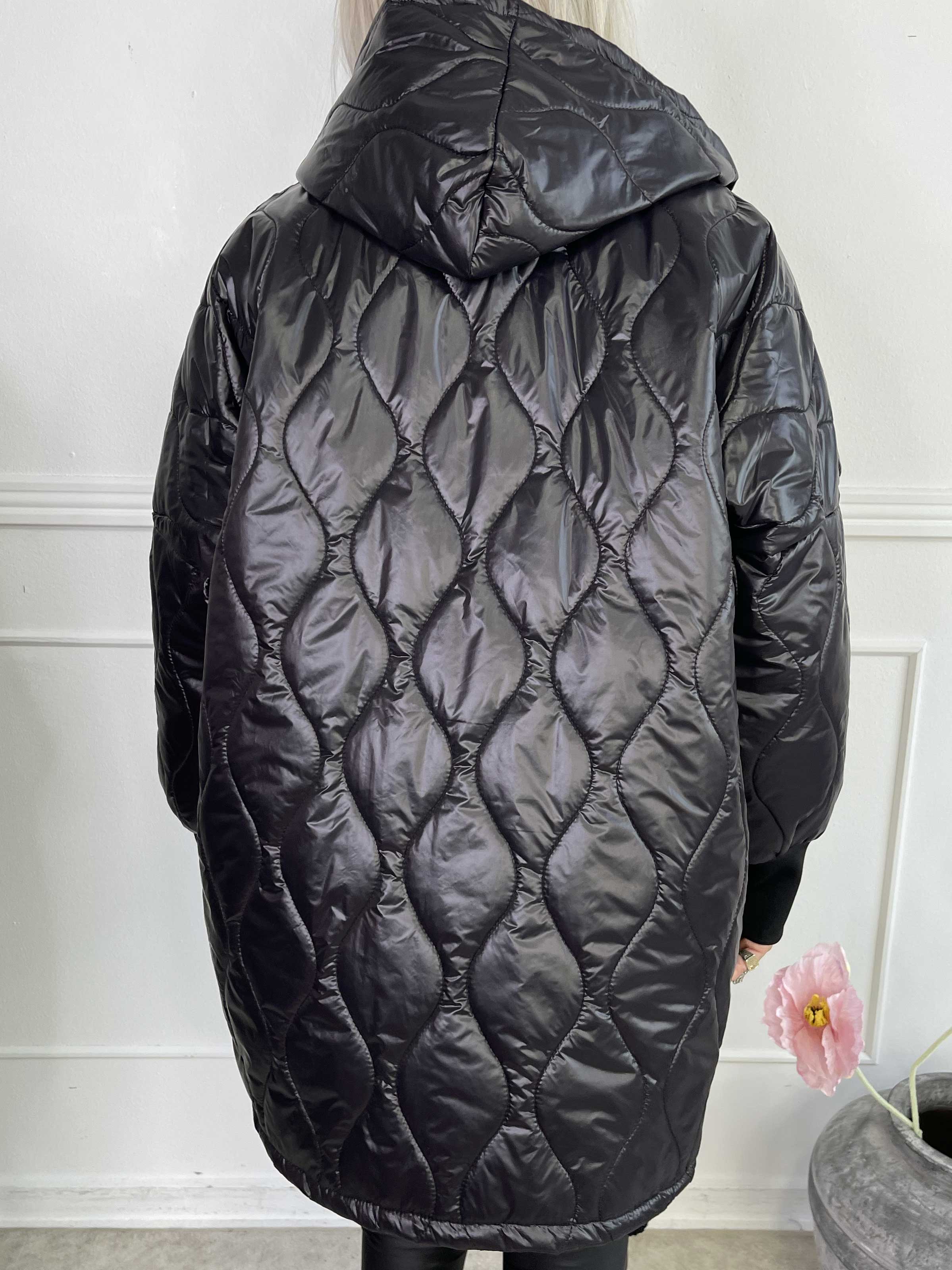 Augusta - Quiltet overgangsjakke med hætte og lynlås